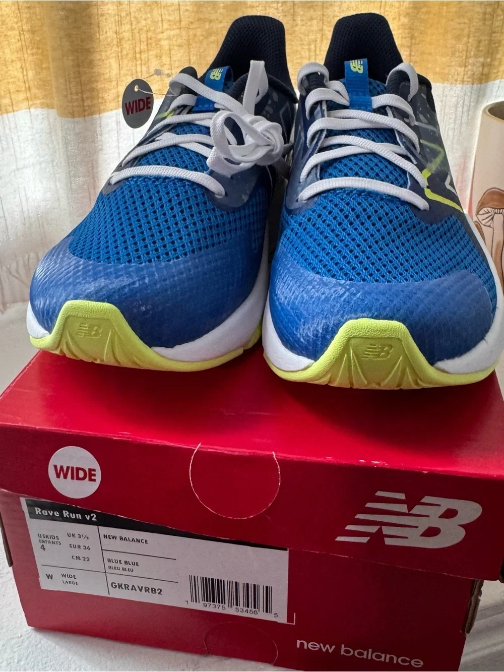 New Balance Kids' Rave Run v2 sneakers Blue Mesh Sneakers with White Laces Sz 4W